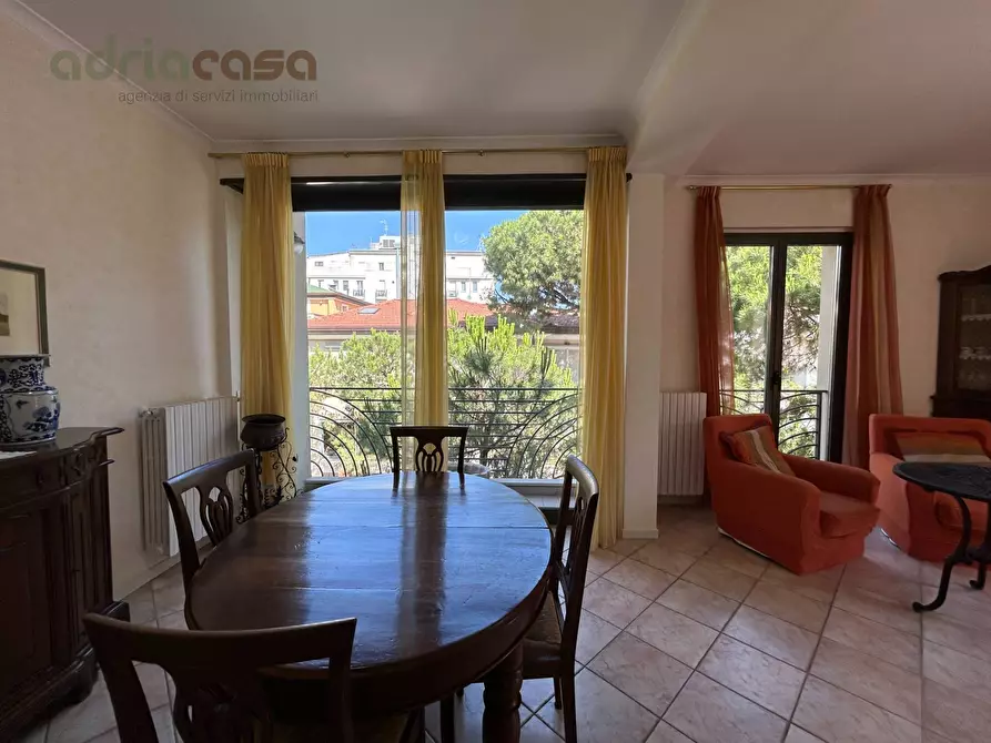 Immagine 1 di Appartamento in affitto  in Viale Ceccarini a Riccione