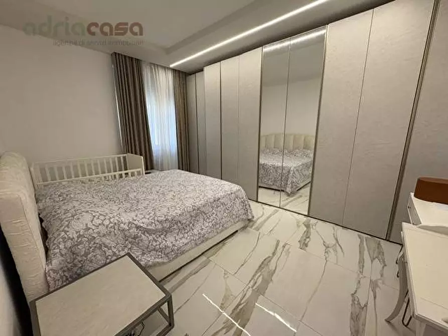 Immagine 9 di Appartamento in vendita  in Viale Regina Elena a Rimini
