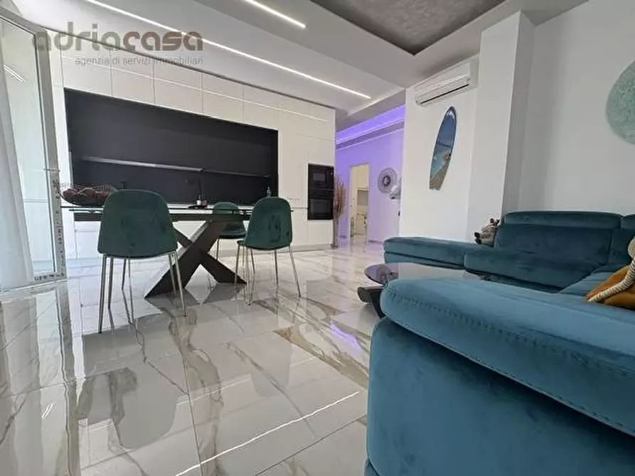 Immagine 5 di Appartamento in vendita  in Viale Regina Elena a Rimini