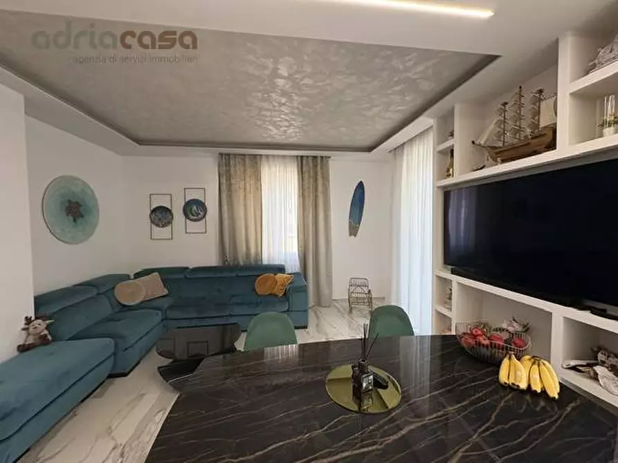 Immagine 2 di Appartamento in vendita  in Viale Regina Elena a Rimini