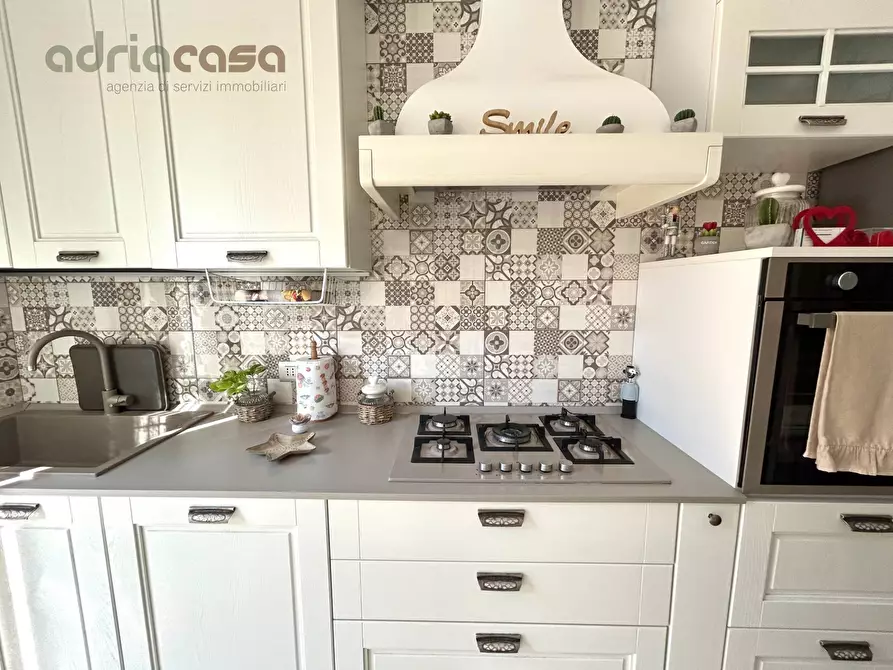 Immagine 6 di Appartamento in vendita  in Viale Emilia a Riccione