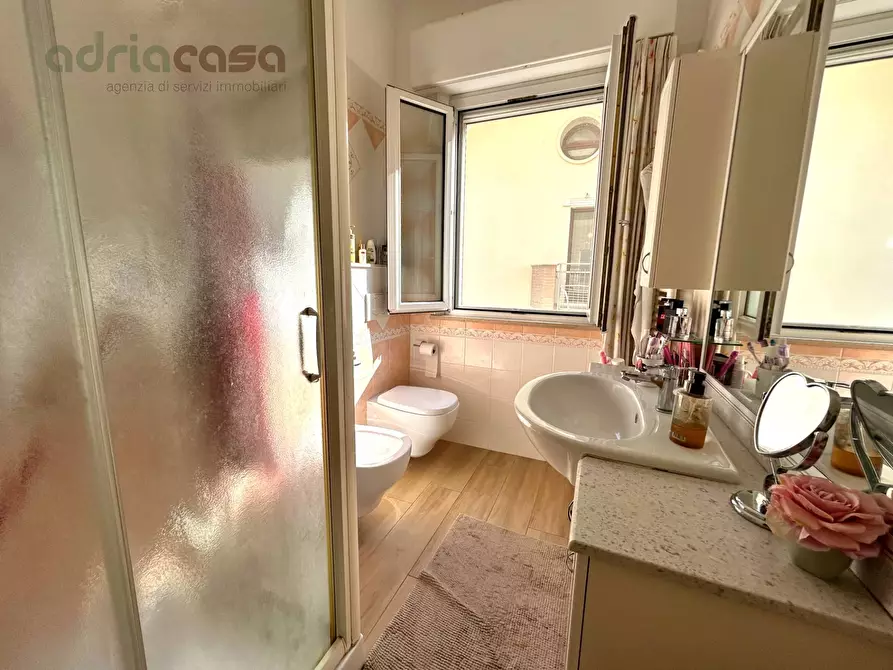 Immagine 9 di Appartamento in vendita  in Viale Emilia a Riccione