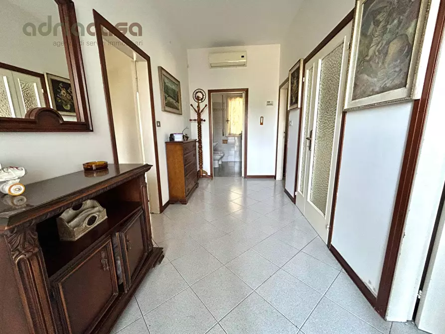 Immagine 2 di Casa indipendente in vendita  in Viale Abruzzi a Riccione