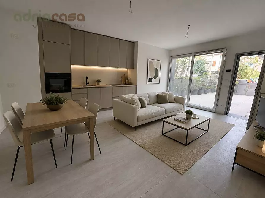 Immagine 1 di Appartamento in vendita  in Viale Tasso a Riccione