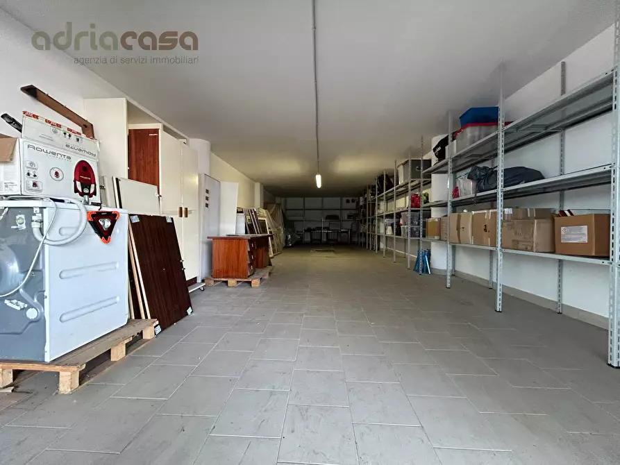 Immagine 1 di Box auto in affitto  in Viale Emilia a Riccione