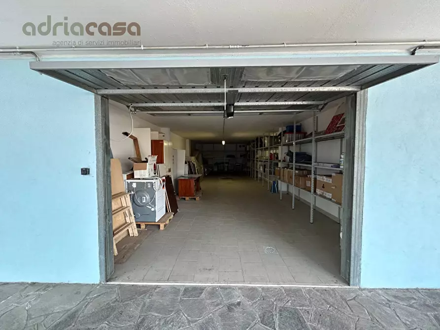 Immagine 2 di Box auto in affitto  in Viale Emilia a Riccione