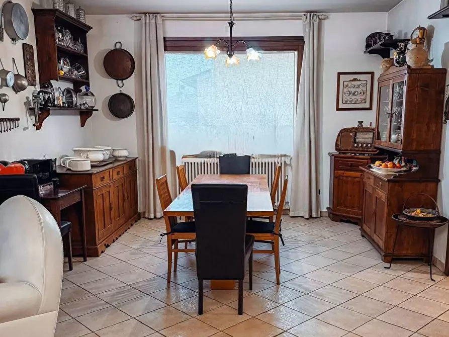 Immagine 1 di Villa in vendita  in Via Tavoleto a San Clemente