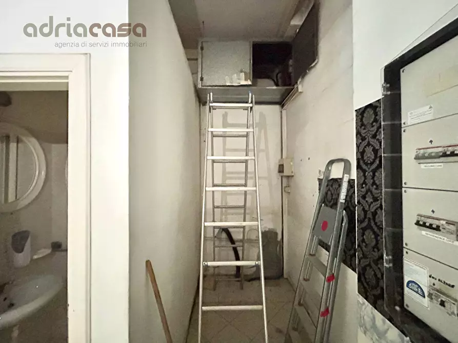 Immagine 10 di Locale commerciale in affitto  in Via Adriatica a Riccione