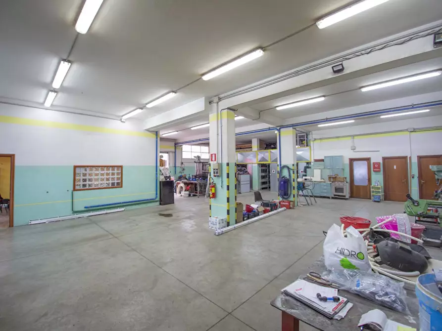 Immagine 9 di Laboratorio in vendita  in Via Tronto 42/44 a Pescara