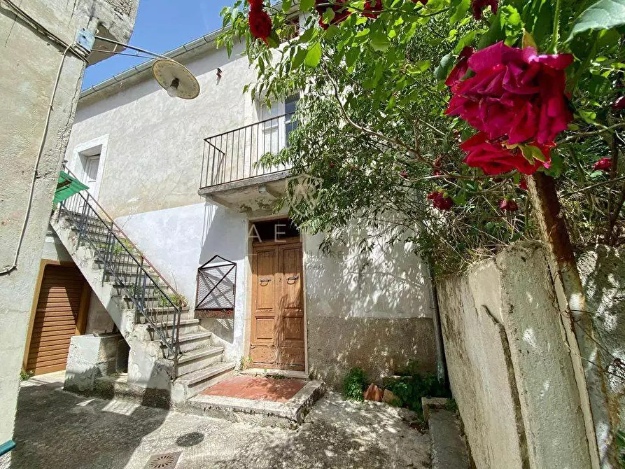 Immagine 1 di Casa indipendente in vendita  in Via Macchia snc a Acciano