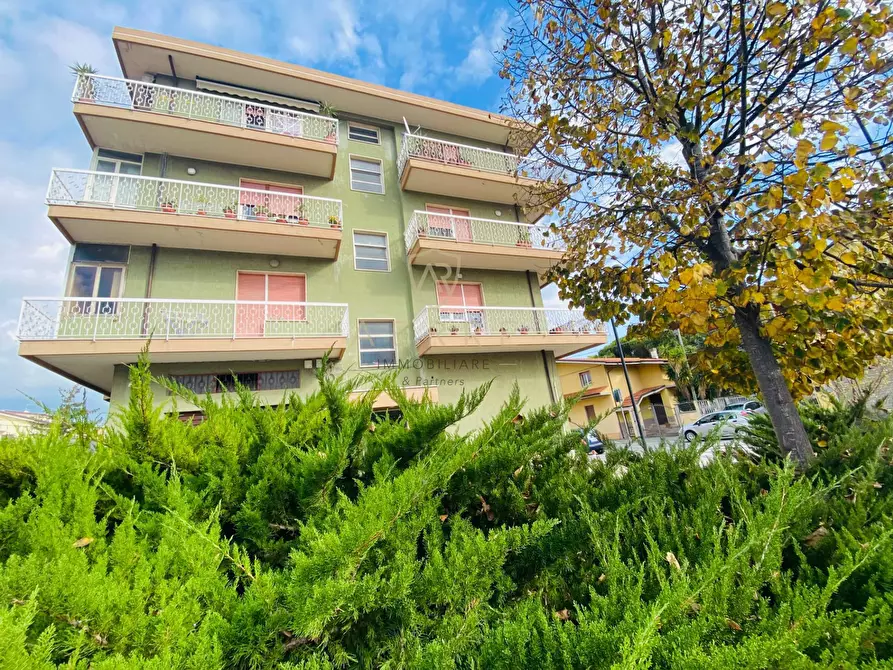 Immagine 4 di Appartamento in vendita  in via sacco 84 a Pescara