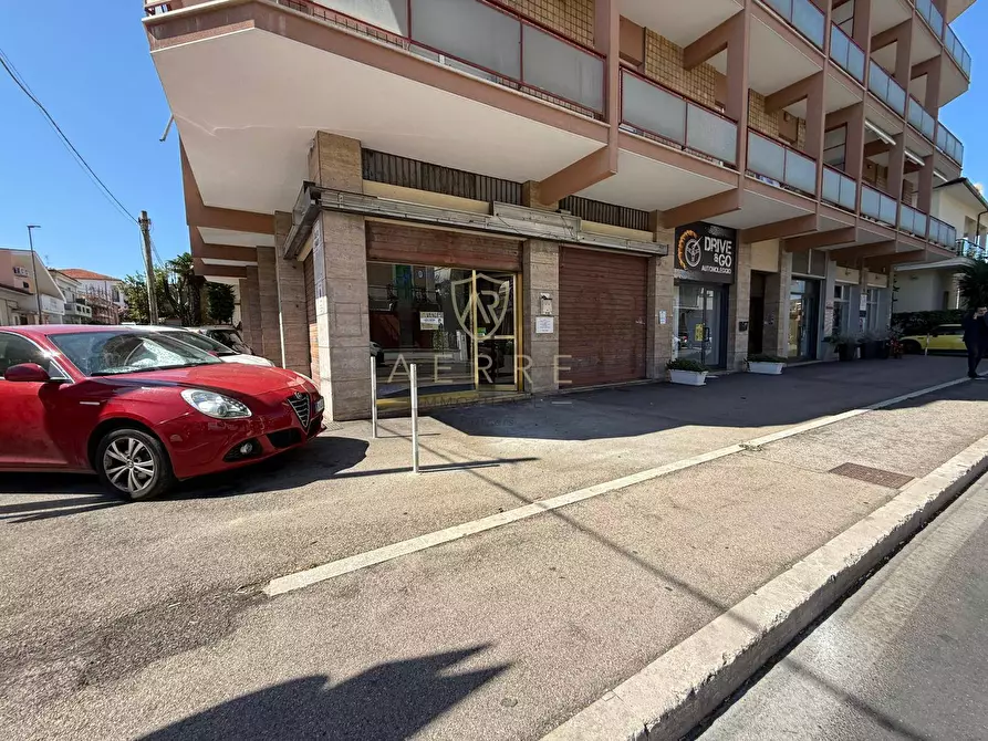 Immagine 15 di Locale commerciale in vendita  in Via del Circuito 232 - 234 a Pescara