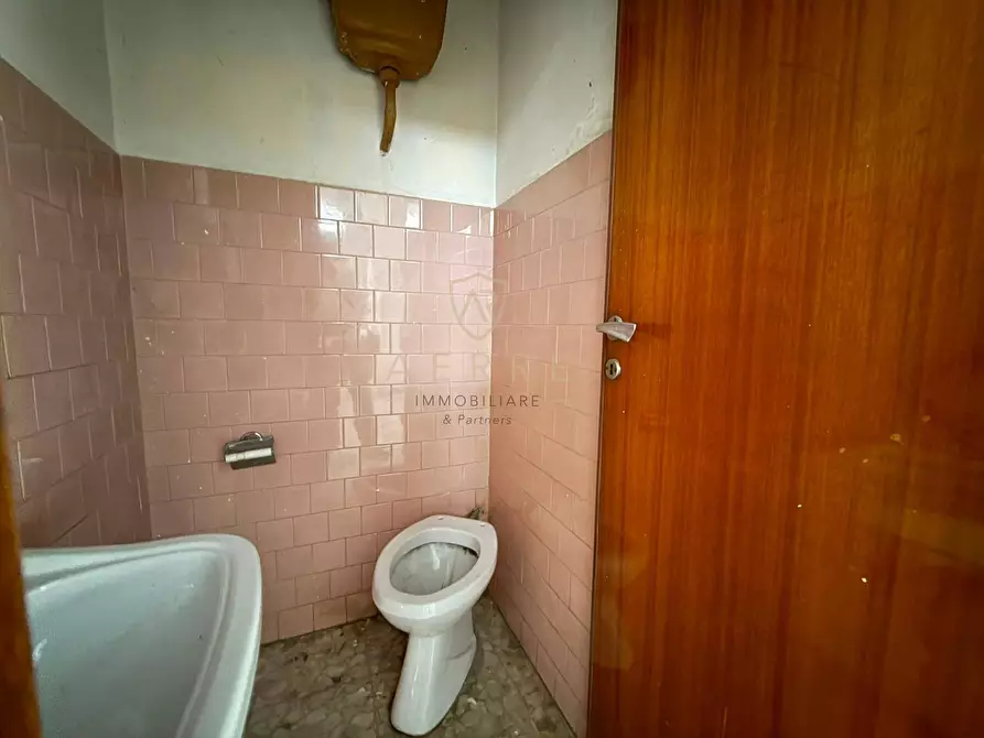 Immagine 12 di Locale commerciale in vendita  in Via del Circuito 232 - 234 a Pescara