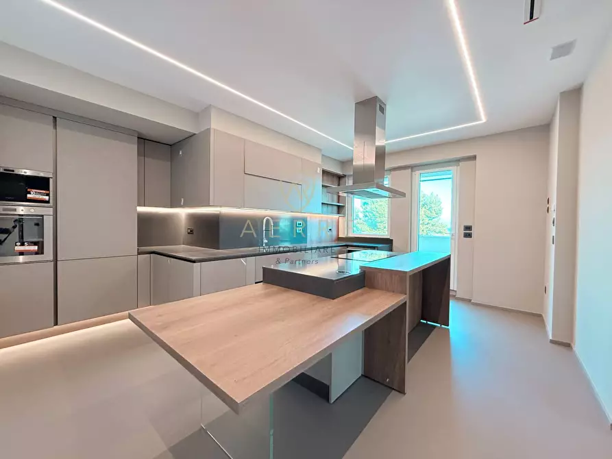 Immagine 13 di Attico in vendita  in Via Solferino 131 a Pescara