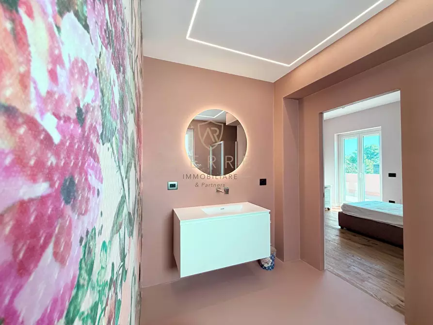 Immagine 35 di Attico in vendita  in Via Solferino 131 a Pescara