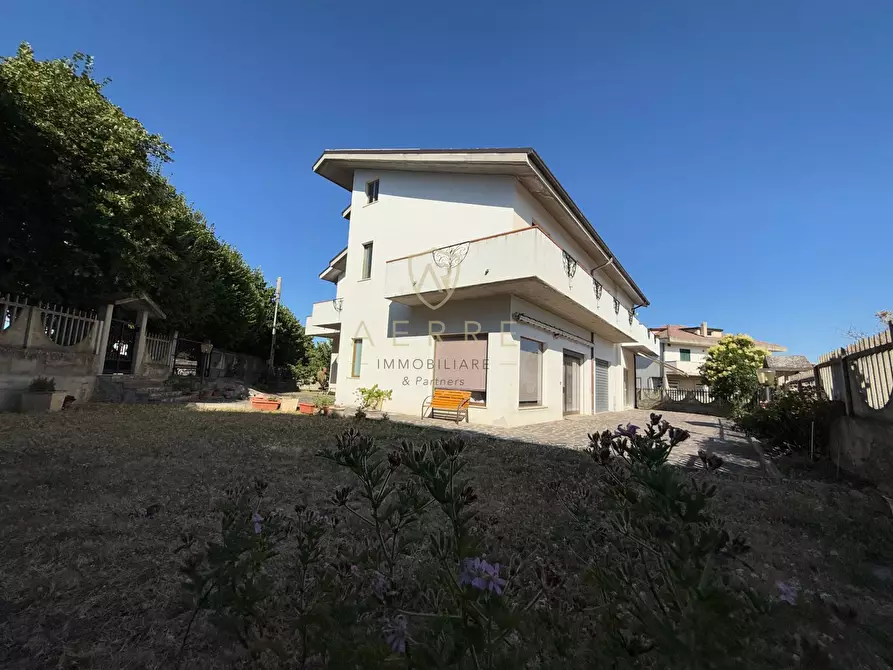 Immagine 1 di Villa in vendita  in Via Roma 3/A a Brittoli