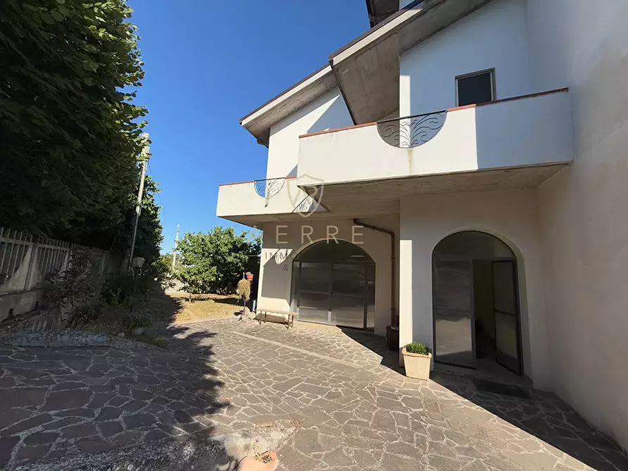 Immagine 14 di Villa in vendita  in Via Roma 3/A a Brittoli