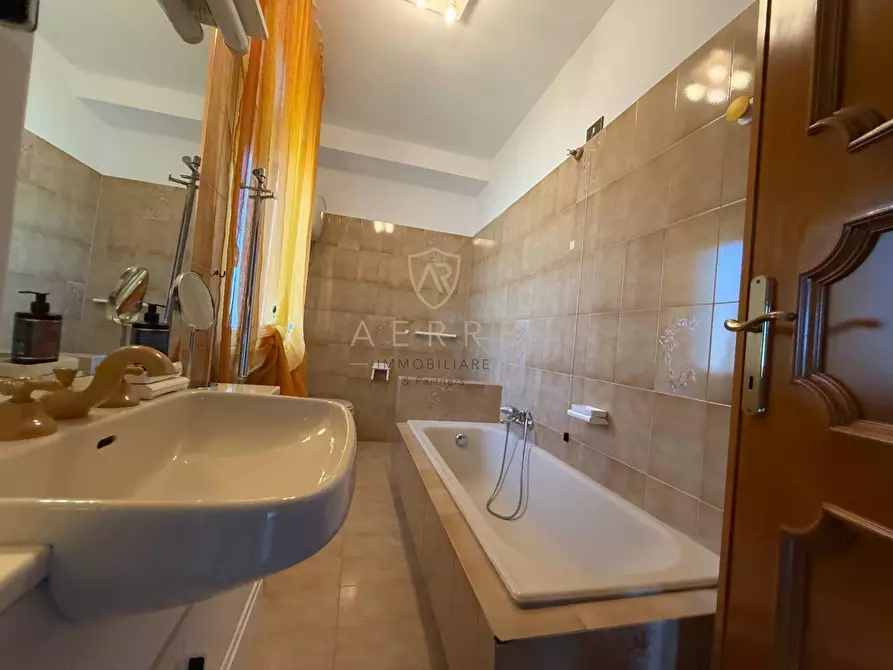 Immagine 49 di Villa in vendita  in Via Roma 3/A a Brittoli