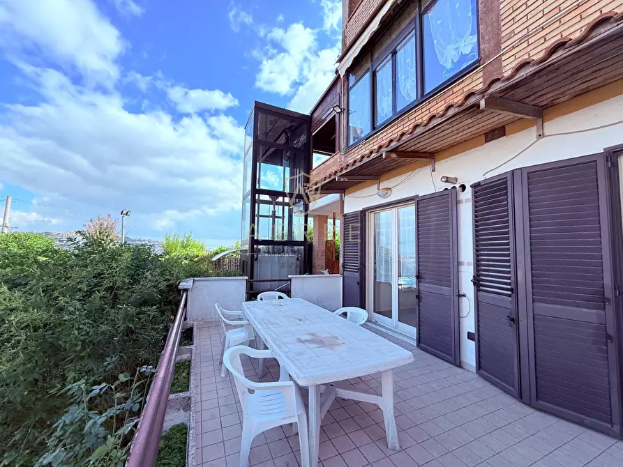 Immagine 4 di Villa in vendita  in Strada Licini 61 a Chieti