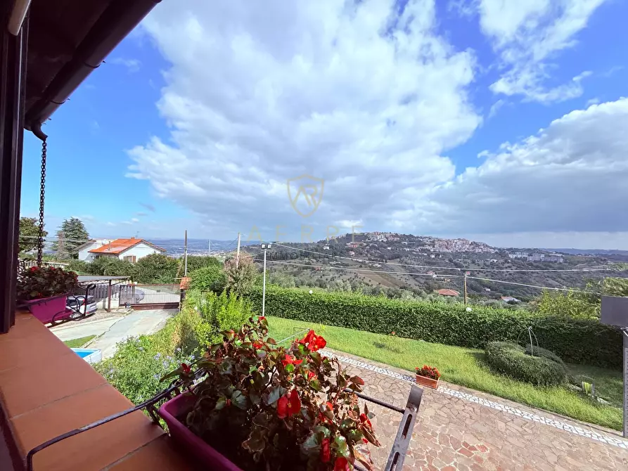 Immagine 17 di Villa in vendita  in strada Licini 61 a Chieti