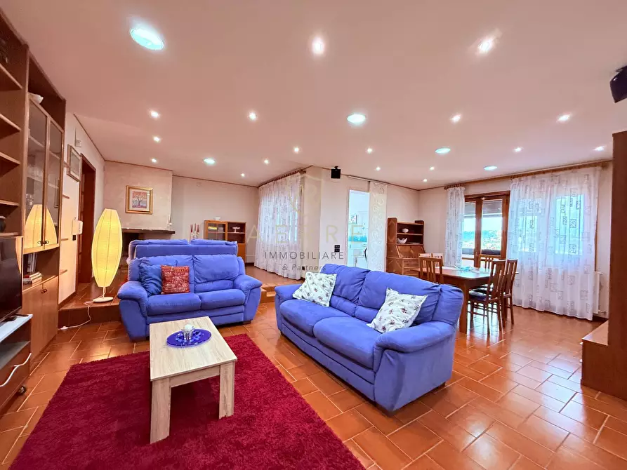 Immagine 4 di Villa in vendita  in strada Licini 61 a Chieti