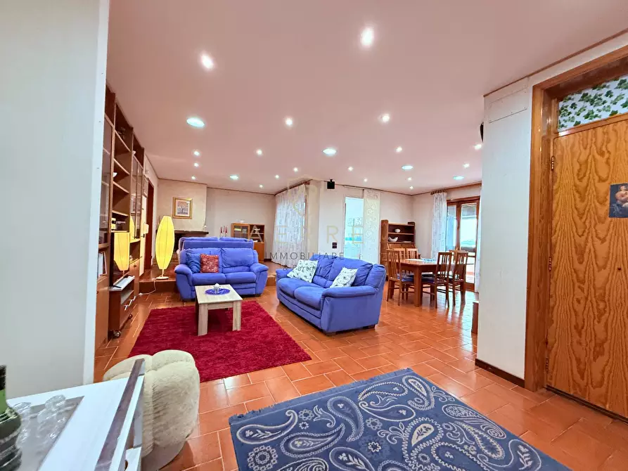 Immagine 3 di Villa in vendita  in strada Licini 61 a Chieti