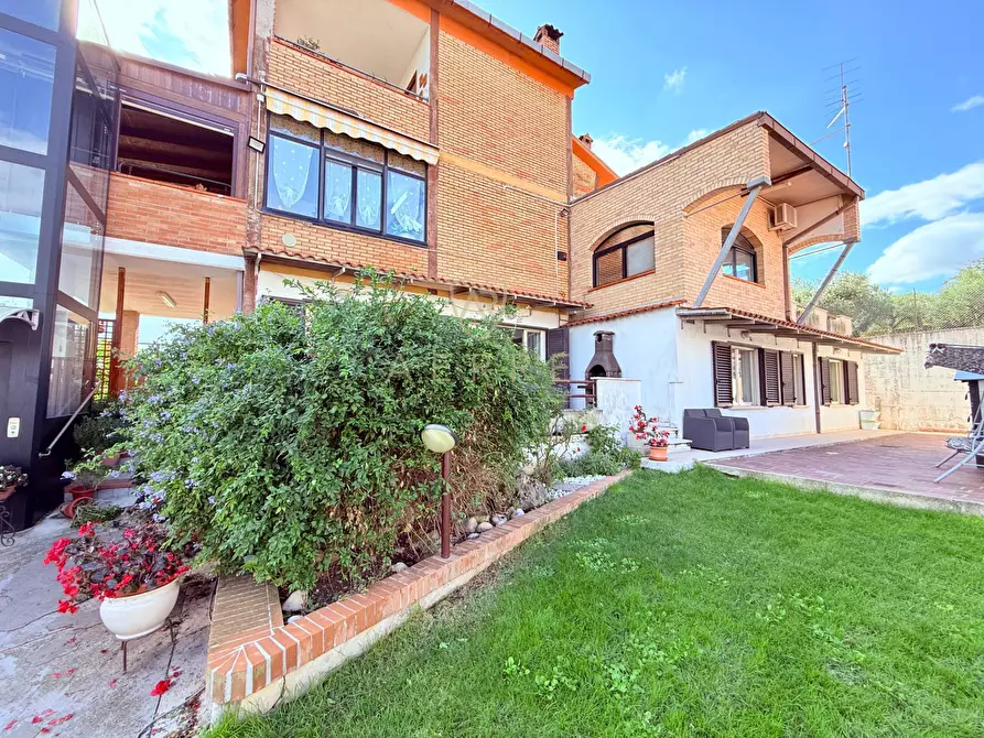 Immagine 1 di Villa in vendita  in strada Licini 61 a Chieti