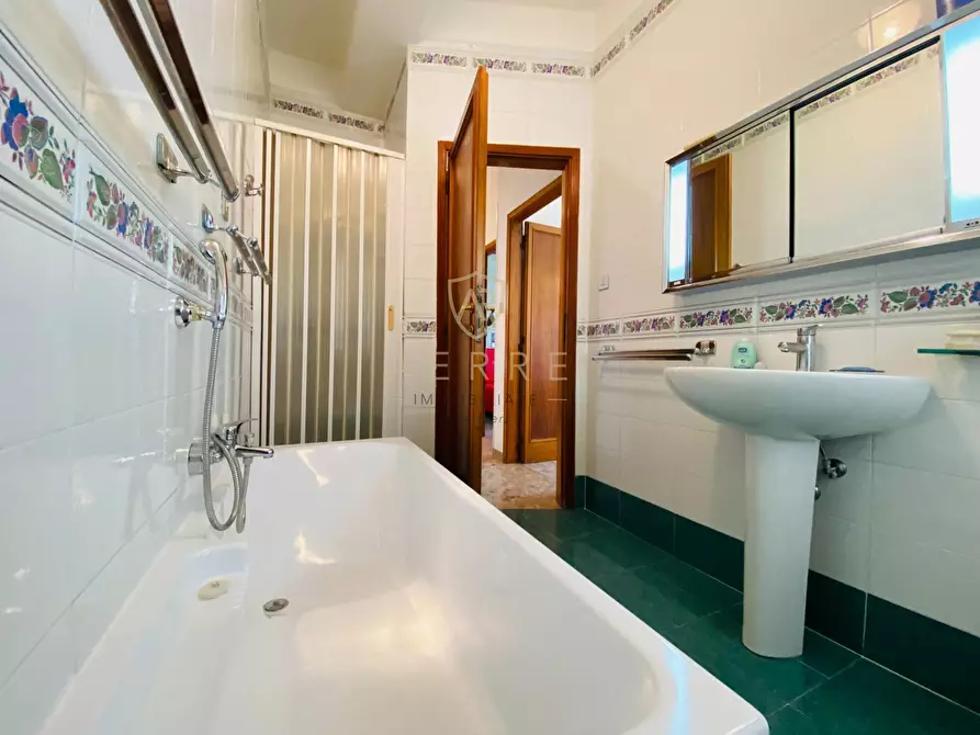 Immagine 28 di Appartamento in vendita  in Viale Kennedy 78 a Pescara