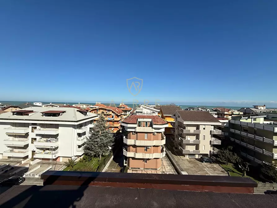 Immagine 34 di Attico in vendita  in Viale Monte Sirente 17 a Francavilla Al Mare