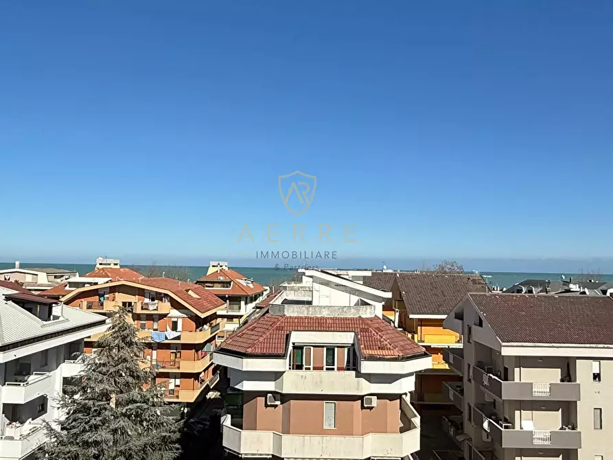 Immagine 46 di Attico in vendita  in Viale Monte Sirente 17 a Francavilla Al Mare