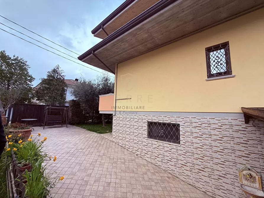 Immagine 3 di Casa semindipendente in vendita  in Via Bologna 1/A a Cepagatti