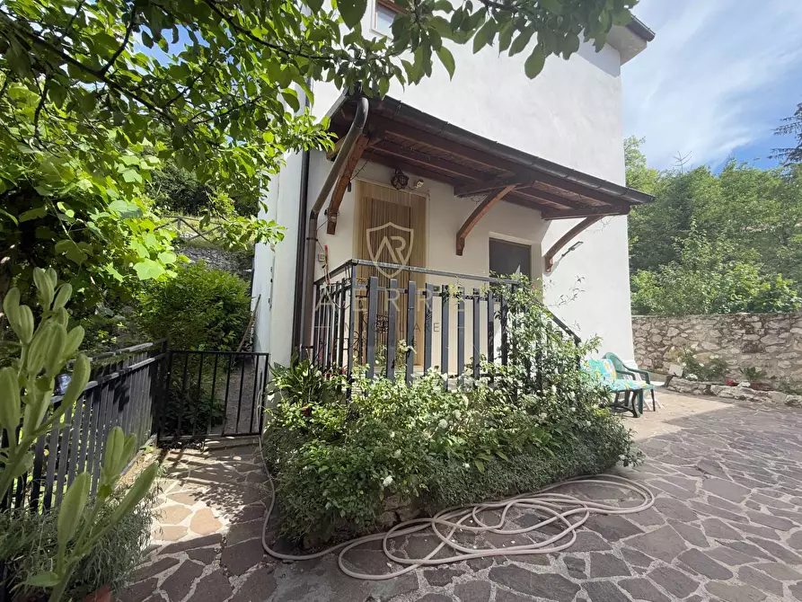Immagine 2 di Casa indipendente in vendita  in Via Roma 179 a Abbateggio
