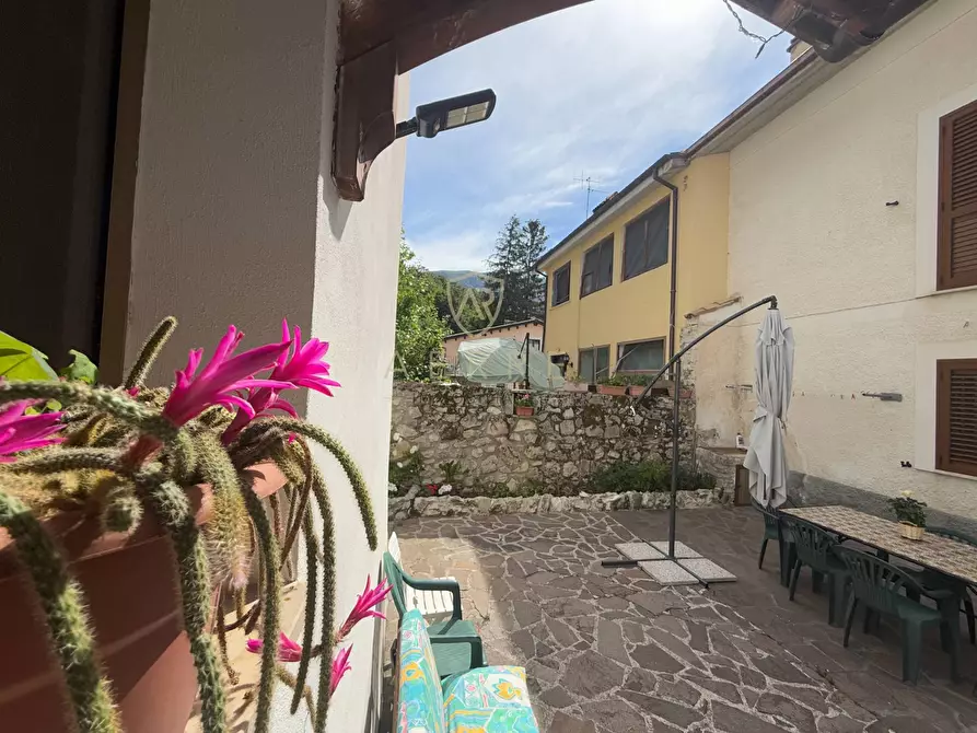 Immagine 1 di Casa indipendente in vendita  in Via Roma 179 a Abbateggio