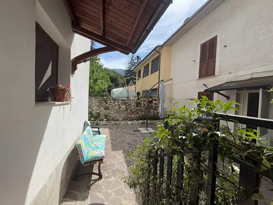 Immagine 3 di Casa indipendente in vendita  in Via Roma 179 a Abbateggio