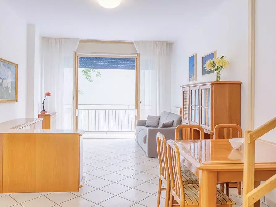 Immagine 1 di Appartamento in vendita  in Viale Amerigo Vespucci 29 a Rimini