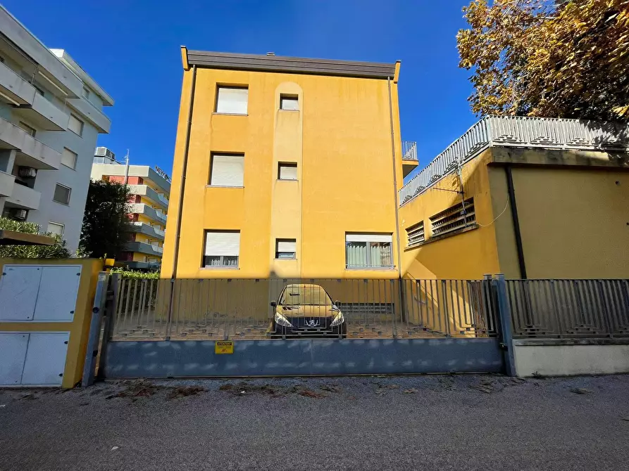 Immagine 15 di Appartamento in affitto  in Viale Regina Elena 45 a Rimini