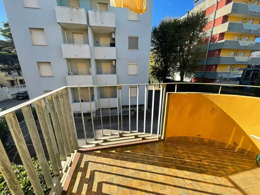 Immagine 14 di Appartamento in affitto  in Viale Regina Elena 45 a Rimini