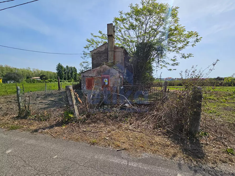 Immagine 6 di Rustico / casale in vendita  a San Donà Di Piave