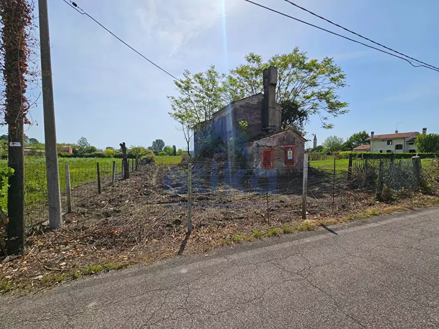 Immagine 3 di Rustico / casale in vendita  a San Donà Di Piave