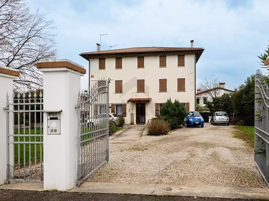 Immagine 1 di Casa semindipendente in vendita  in via Rimembranza a Cessalto