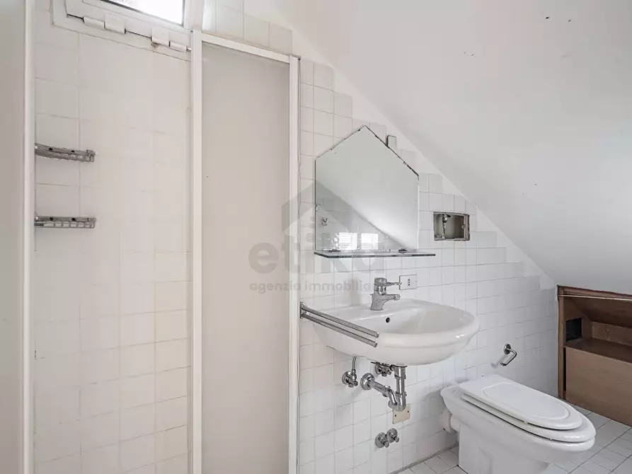 Immagine 10 di Appartamento in vendita  in via verdi 6 a Paese