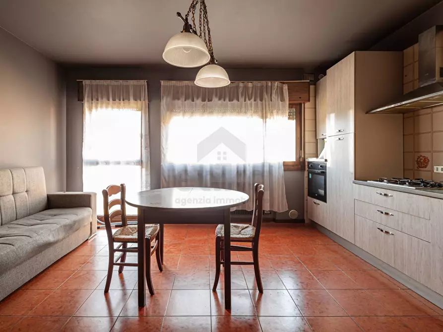 Immagine 2 di Appartamento in vendita  in via verdi 6 a Paese