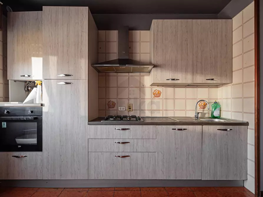 Immagine 14 di Appartamento in vendita  in via verdi 6 a Paese