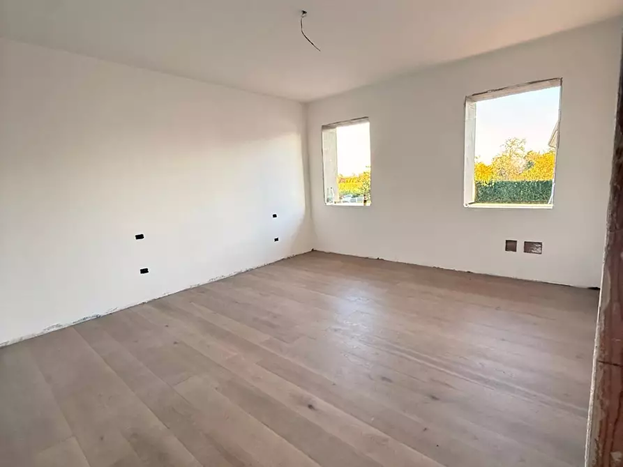 Immagine 9 di Villetta a schiera in vendita  a Paese