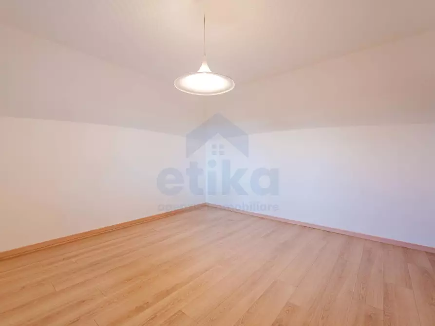 Immagine 14 di Casa semindipendente in vendita  in Via A. Boito 3 a Paese