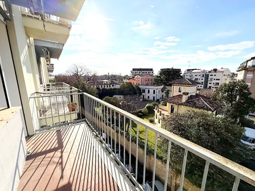 Immagine 13 di Appartamento in vendita  a Treviso