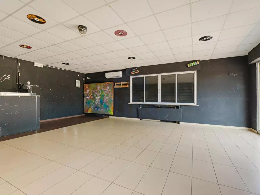 Immagine 2 di Locale commerciale in vendita  in via gustavo badini a Miane