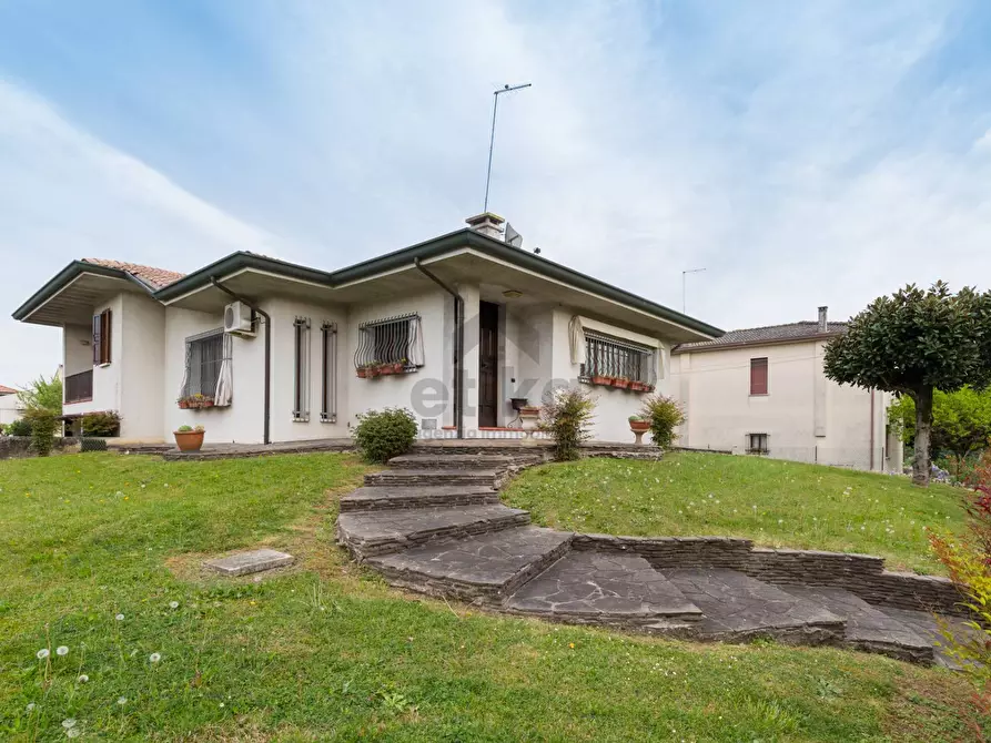 Immagine 1 di Villa in vendita  in Mignagola a Altivole