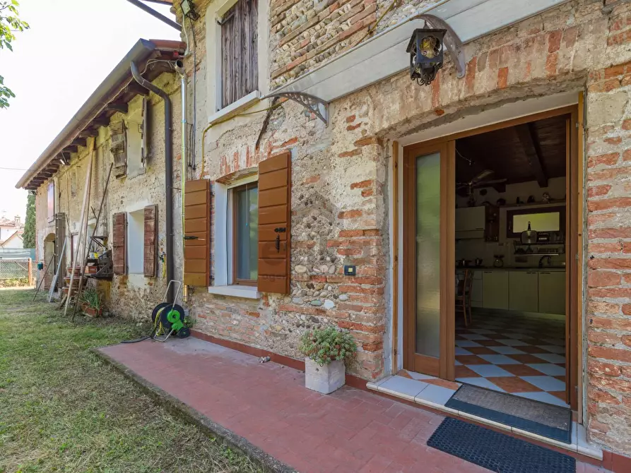 Immagine 1 di Casa indipendente in vendita  a Paese