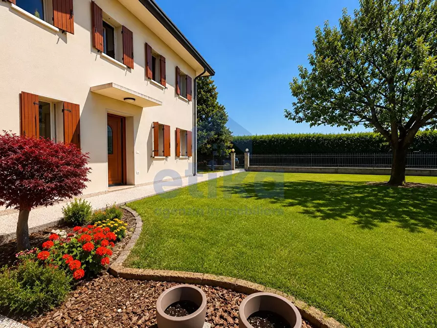 Immagine 1 di Casa semindipendente in vendita  in via mille pertiche a Musile Di Piave